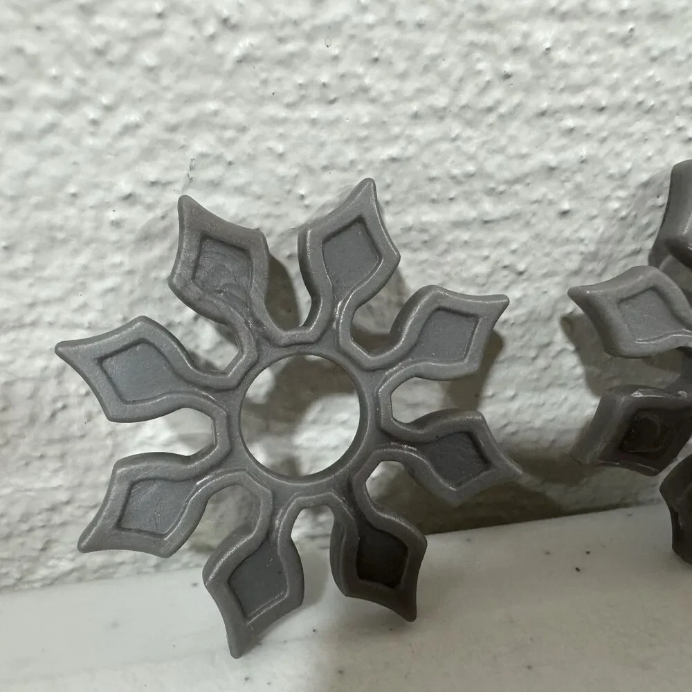 2012 TMNT Leonardo Shell Throwing Spikes Shuriken Weapon Accessory Lot of 2